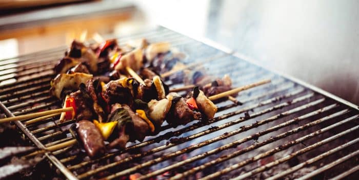 barbecue à cuisson verticale